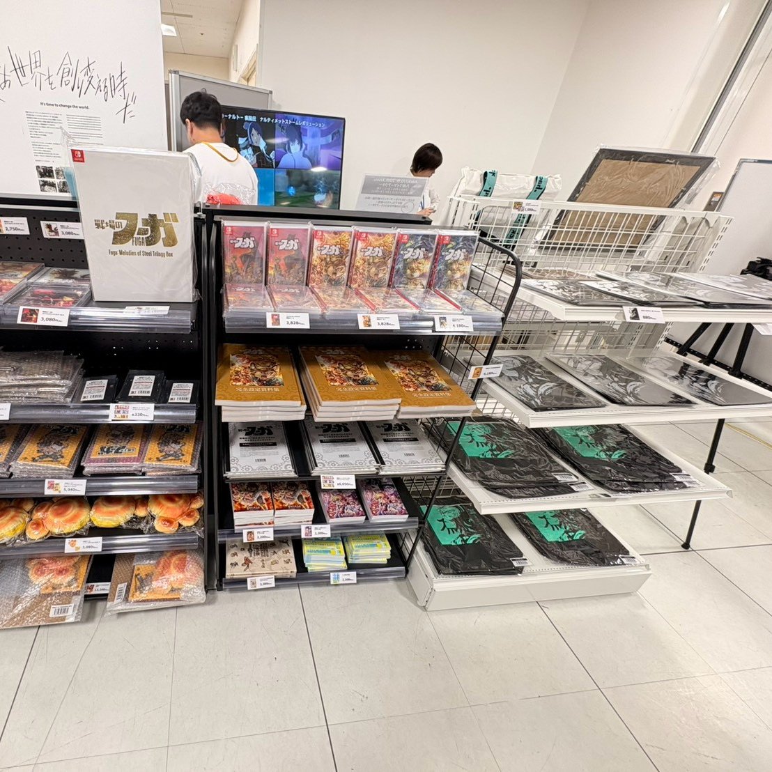 PR_CC2's tweet photo. 【 #サイバーコネクトツー展 in 岩手】

本日より開催🎉
入場無料！明日は松山洋のサイン会も実施！

📅 8/8(土)〜8/9(日) 10:00〜19:00
　 ※最終日 8/9(日) は16:00閉場
🏛️ パルクアベニュー・カワトク 7F 催事場

━━━━━━━━━━
✨ 見どころ
━━━━━━━━━━
🖊️ 松山洋 サイン会
　 8/9(日) 15:00〜16:00
　 ※物販商品、または既にお持ちの当社関連商品をご持参ください
🖼️ 30年の歴史と名セリフを振り返るパネル
📂 貴重な開発資料の数々
📸 記念フォトスポット
🎁 来場特典あり

━━━━━━━━━━━
🛍️ グッズは新商品追加！
━━━━━━━━━━━
サイバーコネクトツー展 クリアポケット付きトートバッグ　2,970円
.hack//G.U. 20th Anniv. 八相ワイヤーアクキー　各1,200円

ぜひ会場へお越しください！

🔗 https://t.co/O1dxEqkifv
#CC2展 #CC2_30th