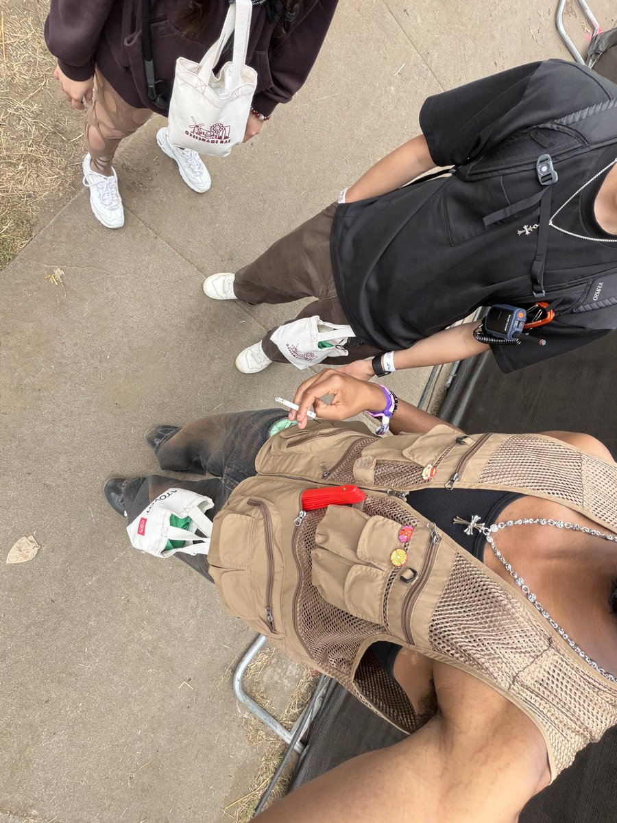 cytogasms's tweet photo. smoking a fag https://t.co/vG8amQcSZ2