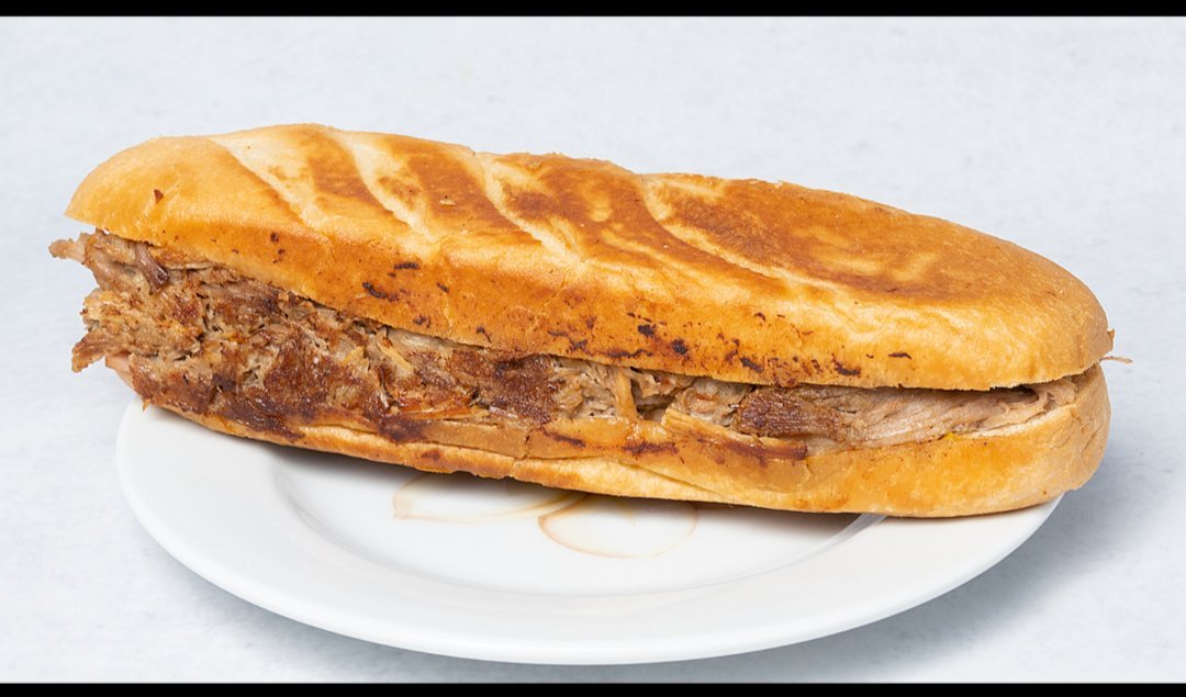 AhinamaSandwich's tweet photo. HOLA〜☺️🇨🇺🥖
本日8/8土曜日12:00〜18:00営業で皆さんをお待ちしています✨️
暑いので、UberEats配達範囲の人は、是非デリバリーもご活用下さい↓
アイナマ上野店😋
https://t.co/JqOStHeEtQ
#キューバサンド #キューバ丼 #モヒート #ウーバーイーツ #キッチンカー #上野グルメ https://t.co/b7nySPb6qx