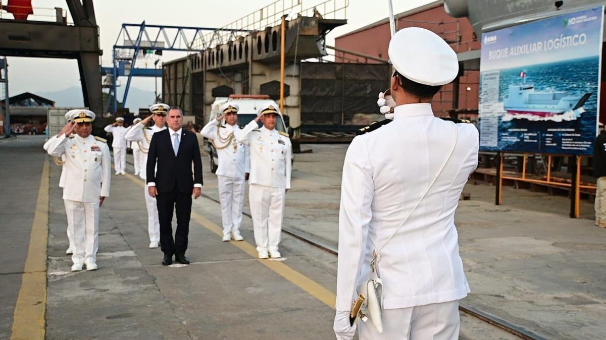 naval_peru's tweet photo. #MGPNoticias 🚢🇵🇪 En SIMA Perú, manos peruanas construyen el B.A.P. “Talara”, nueva unidad que fortalecerá las capacidades logísticas de la Marina de Guerra del Perú. Su casco fue botado en ceremonia presidida por el Ministro de Defensa y el Comandante General de la Marina. ⚓ 🇵🇪 https://t.co/LJJuTWuCxu