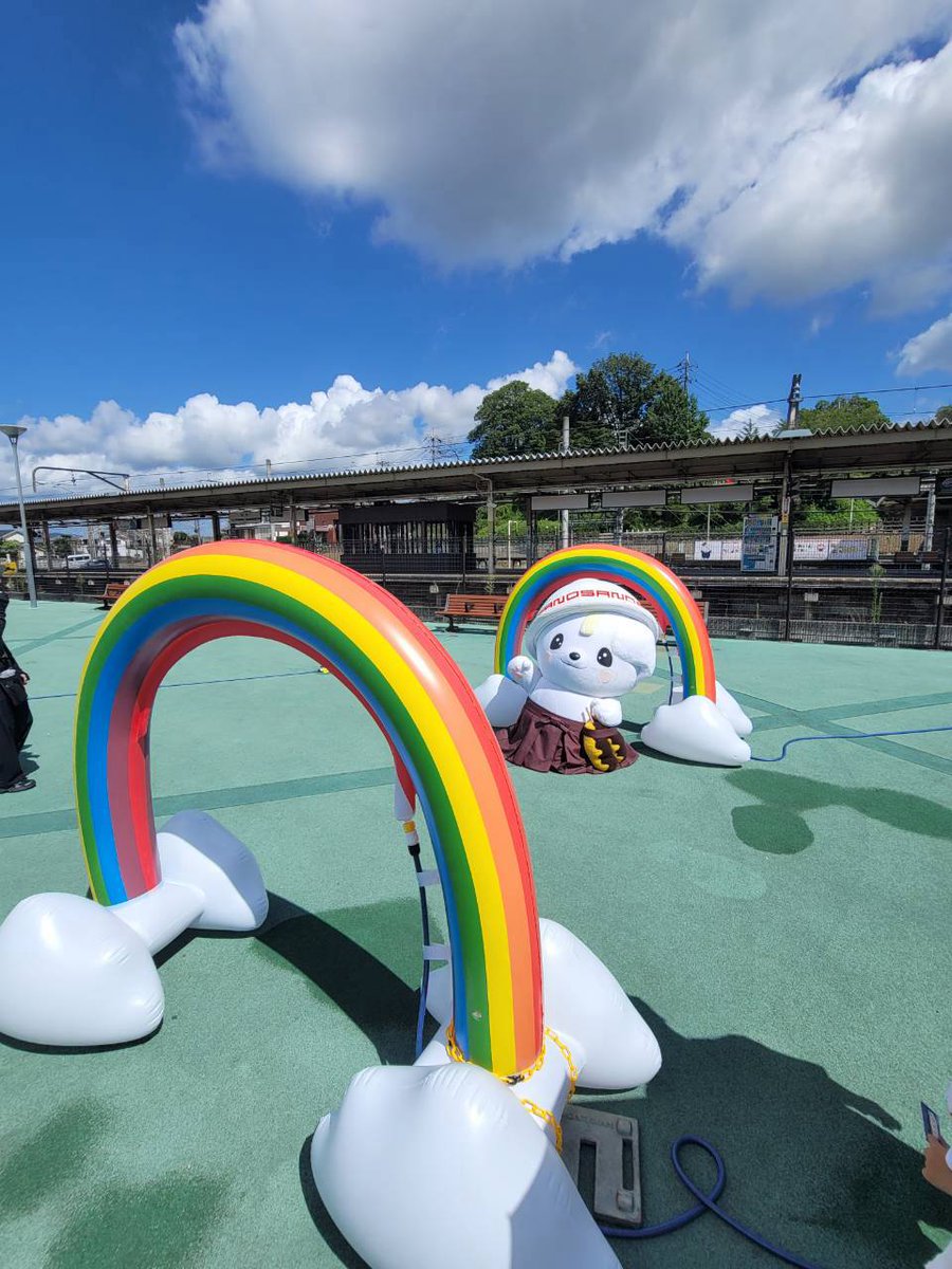 palportsano's tweet photo. 【🌈レインボーシャワー　駅前打ち水大作戦2026】
8月7日（��）駅前で開催しました！
たくさんの園児さんに参加していただき！
楽しい駅前広場になりました！
駅前打水は、8月の土日に開催します💛
（30日はごめんなさい🙇開催しません）
水遊びに来てください！
#佐野市 #佐野駅 #打水 #水遊び https://t.co/LV5W42o2tt