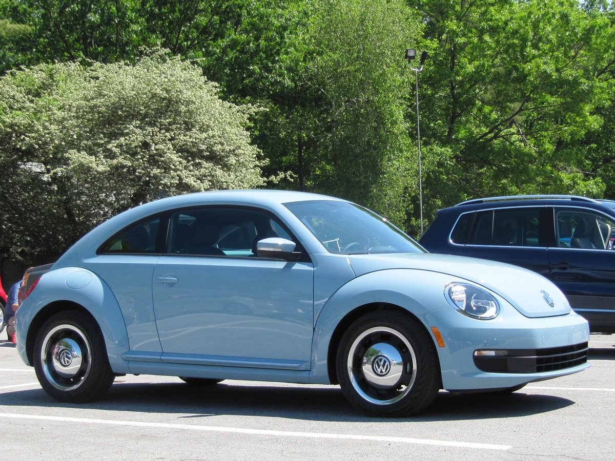 bremsyems's tweet photo. @tomaliketomato this guy, no doubt🫴🚗 

does anyone else feel the same about the rounded edges of the volkswagen new beetle https://t.co/W80z14WGUo
