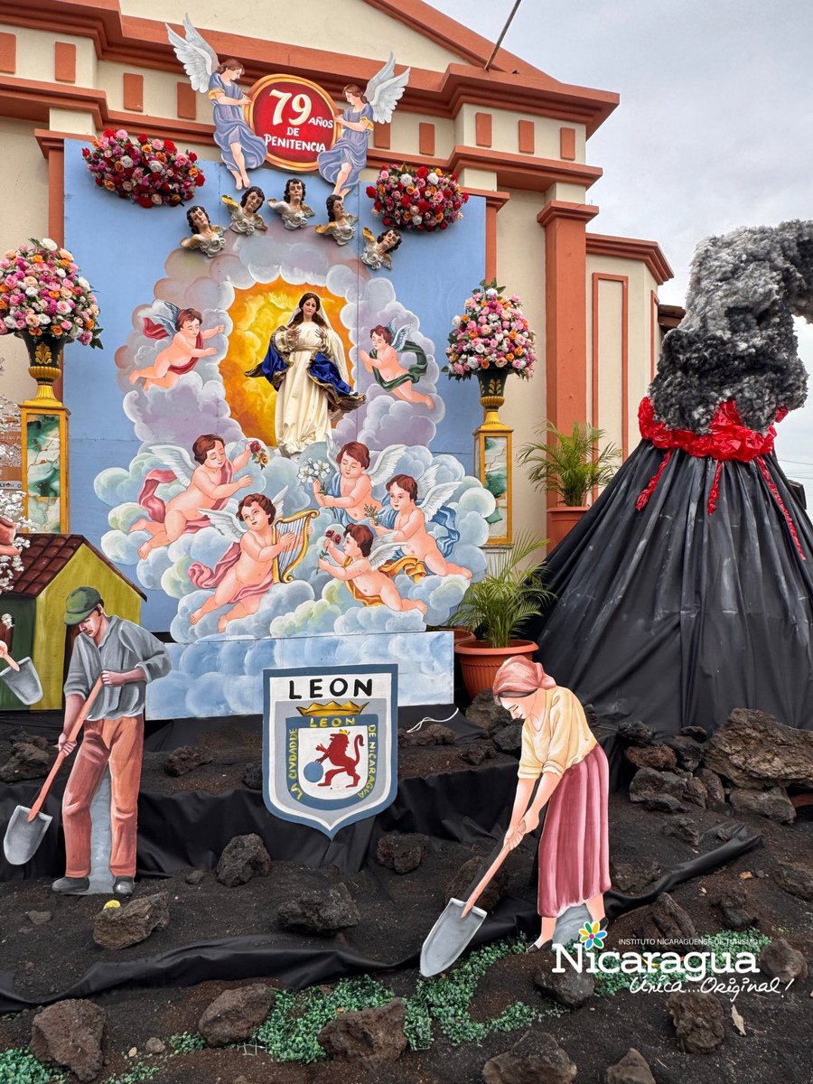 AlejoUrbinaGonz's tweet photo. En vísperas de la Gritería Chiquita, te invitamos a visitar el hermoso altar en honor a la Asunción de María, ubicado en la esquina del Parque de los Poetas, en León. ✨🇳🇮 🥳🎇🎆

¡Vivamos juntos esta celebración el próximo 14 de agosto!
 #GriteríaChiquita #LeónNicaragua https://t.co/1E7HiWQBcY
