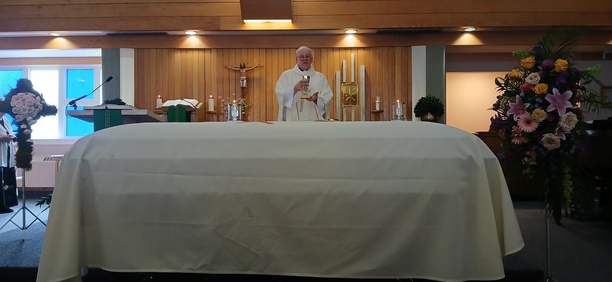 JohnZwicker1's tweet photo. Sincerest gratitude extended to so many of you who so prayerfully responded to earlier, closer to home, #PrayersUp, for my wife's father, laid to rest in His #SacredHeart, earlier today, on this #FirstFriday
A 🙏 4U here at #StMark's parish, in Aylmer, Quebec
Eternal rest... https://t.co/ewK969o86m