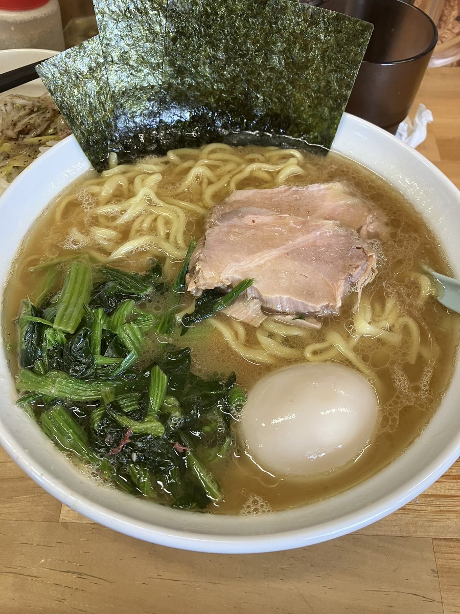 DJomoplatta's tweet photo. えんふく家
ラーメン中　ライス大　白ネギチャーシュー
いつ行っても美味い！！
今後も値上げしても通います。
ご馳走さまでした！ https://t.co/g1Wj5VWHwl