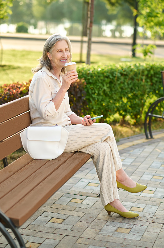 Umuterogluu1's tweet photo. Summer breeze + iced coffee = pure joy https://t.co/E4peDG0aOl