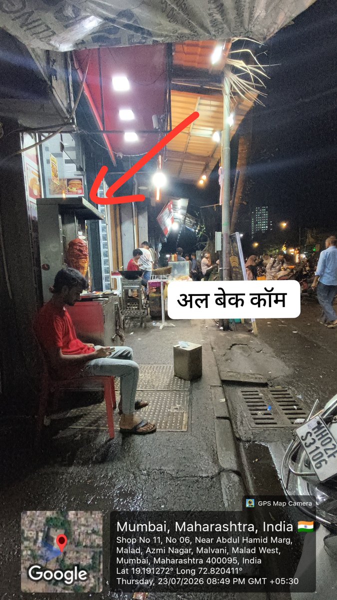 samratbagul13's tweet photo. मालवणीत पदपथावर चालणे झाले मुश्किल?
पदपथावर शॉवरमा स्टॉल ठेवून अतिक्रमण होत आहे? मात्र टॅक्स देणाऱ्या मुंबईकर यांना अतिक्रमण माफिया त्रास देत आहे? वरिष्ठ निरीक्षक अतिक्रमण  कधी कारवाई करणार?
गेट ५, हजरत अली मस्जिद समोर मुंबई ४०००९५.
@mybmc 
@mybmcWardPN 
@MPLodha 
@AshwiniBhide https://t.co/Ydd7TpJZ0k