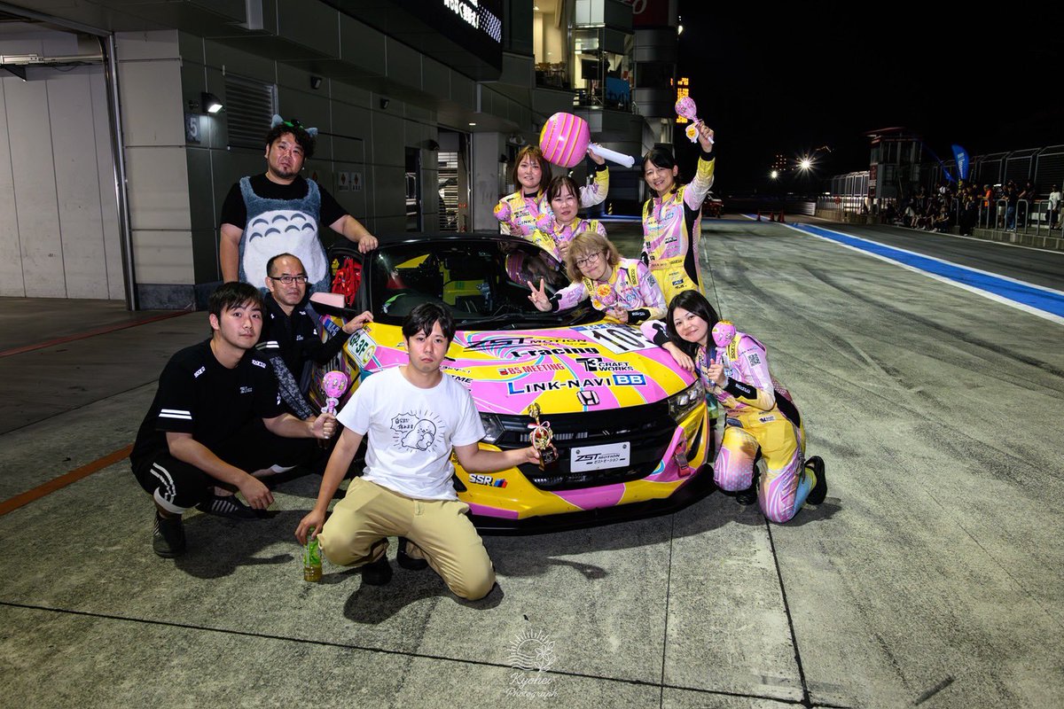haAaAaAnyann's tweet photo. 今年のK4GPネイルはこちら💅✨何故か🐥付きwww
母ありがとう😊💕
#s660 #S660 #K4GP #ネイル #チュッパチャプス号 #ゼストモーション #ТЗТЕС #Link-navi #ZESTMOTION
#BODYSHOPカミムラ #t-racing
#44GCARS #BSミーティング
#mostエンジニアリング #FUNTIME
#SSR #アートファクトリー https://t.co/iAY5cK3xOQ