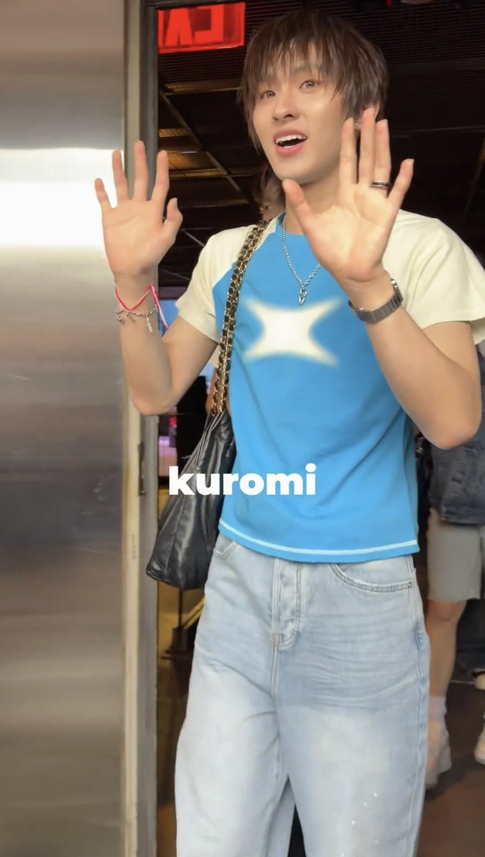 bbwithznn's tweet photo. โทมัสก้องใส่เสื้อ super sun ด้วย~ 🖤🩵

#supersun https://t.co/jqG8ou7uce