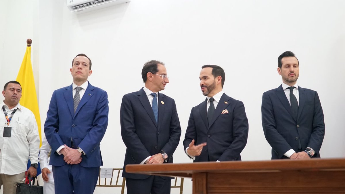 jrestrp's tweet photo. Felicitaciones al gabinete de la #PatriaMilagro. 

Colombianos dispuestos a dejar el corazón para servirle al país. Hay muchos desafíos por enfrentar, pero con el liderazgo del presidente @ABDELAESPRIELLA sacaremos a nuestra nación adelante.

¡Qué gran día ha sido este 7 de agosto!