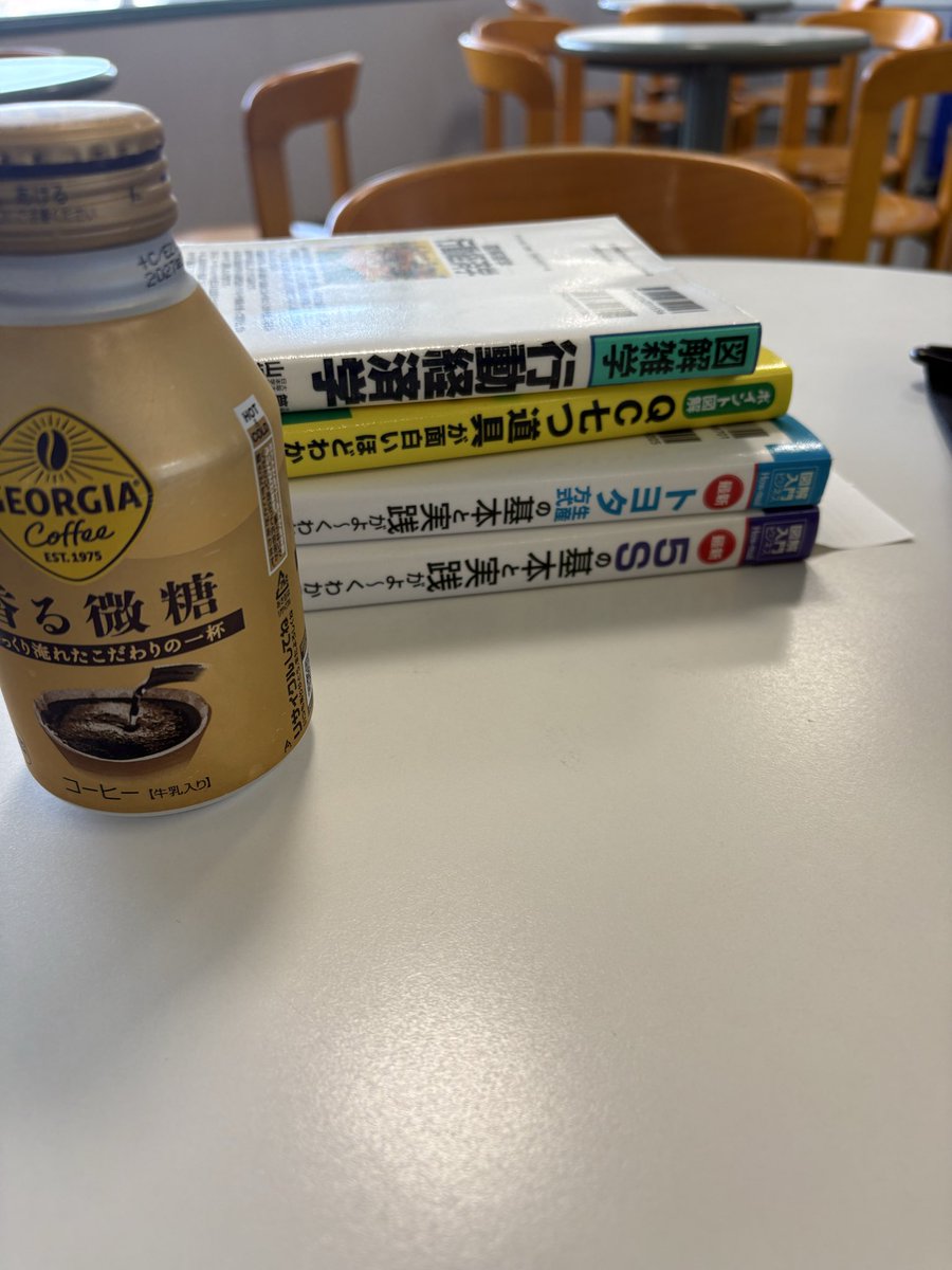 taka_sideB's tweet photo. 1〜2週間に1回図書館に通っては雑誌と何かを借りてた���ど、今回は真面目に読むかな https://t.co/9Ji7vu3pNn