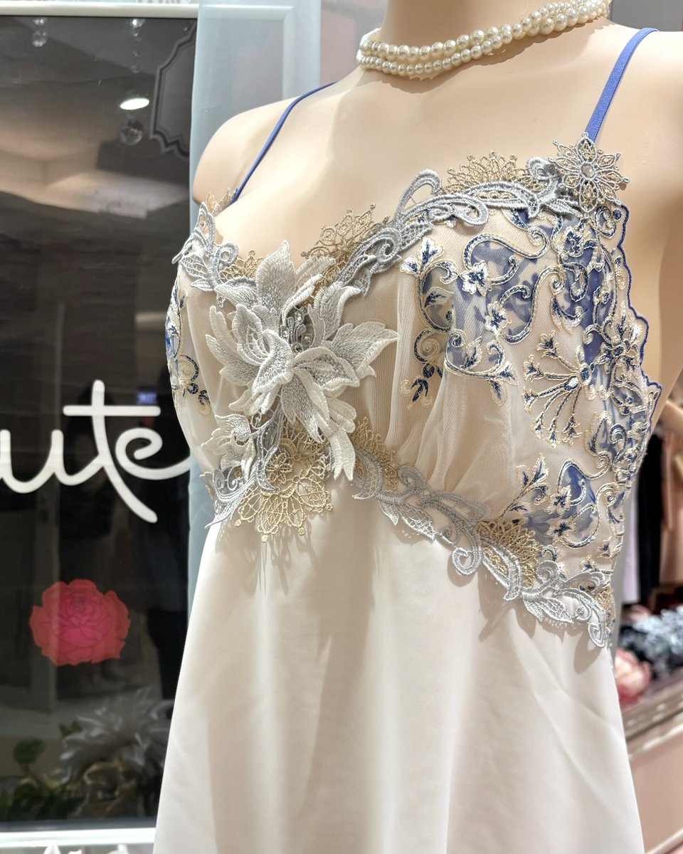 intesucre_news's tweet photo. ルミネエスト店でも
サルート42グループが大人気です💙🫧

エーゲ海の美しい島でのバカンスを思い浮かべ、
ゴージャスな夏を提案するグループ☺️

カップはオンプリントレースをあしらい、
奥行きのある美しさを表現💎

身につければ、
ハイファッションを着ている気分に✨ https://t.co/wNJMtRqSfq