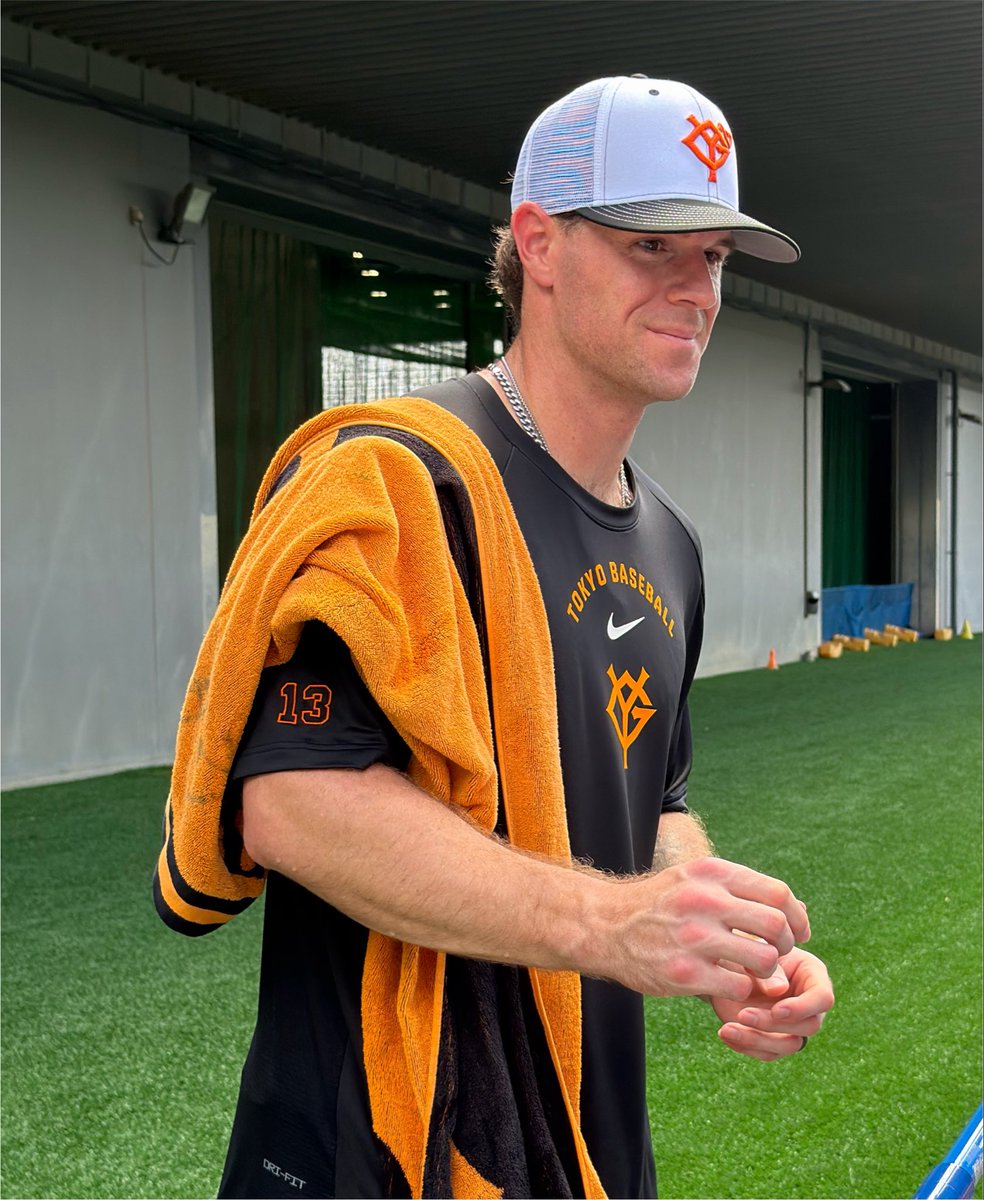 GIANTS_Baka20's tweet photo. キャビーめちゃくちゃいい人だった❗️
早くドーム戻ってきて❗️とだけ伝えてきた。
汗だくの中ありがとう‼️ https://t.co/uRDR7smdON