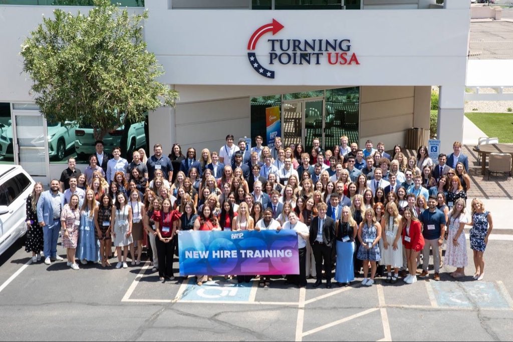 diana_s_here's tweet photo. What a week at HQ! 🇺🇸

Getting to spend this week with our incredible new hires has me more expectant than ever for all that’s ahead this year.

And Team Southern, what an honor it is to lead, serve, and fight for this mission alongside you. So grateful for this team, the hearts behind it, and all that’s to come.
The best is yet to come. Let’s get to work! 🇺🇸

@TPUSA  @tpusastudents