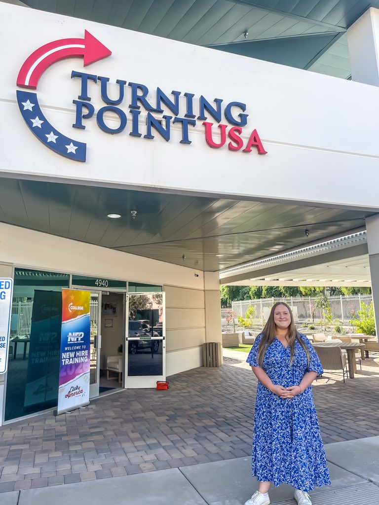 diana_s_here's tweet photo. What a week at HQ! 🇺🇸

Getting to spend this week with our incredible new hires has me more expectant than ever for all that’s ahead this year.

And Team Southern, what an honor it is to lead, serve, and fight for this mission alongside you. So grateful for this team, the hearts behind it, and all that’s to come.
The best is yet to come. Let’s get to work! 🇺🇸

@TPUSA  @tpusastudents