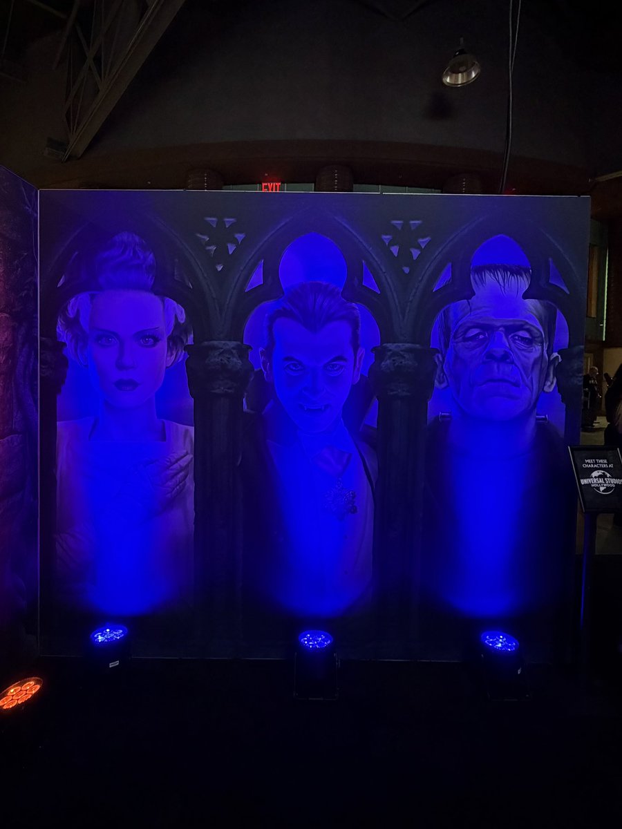 SpeculationMatt's tweet photo. The Universal Monsters have a strong presence at Midsummer Scream! Take a look at some of the displays in the Universal booth featuring everyone’s favorite monsters! #UniversalHorror #MidsummerScream https://t.co/l6DMTh8ZQ6