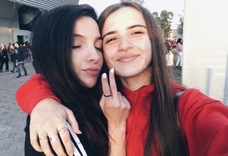 uselessvelasco's tweet photo. angie y brisa como concepto de consolidación del amor es algo que me fascina https://t.co/uX6GPBK5KA
