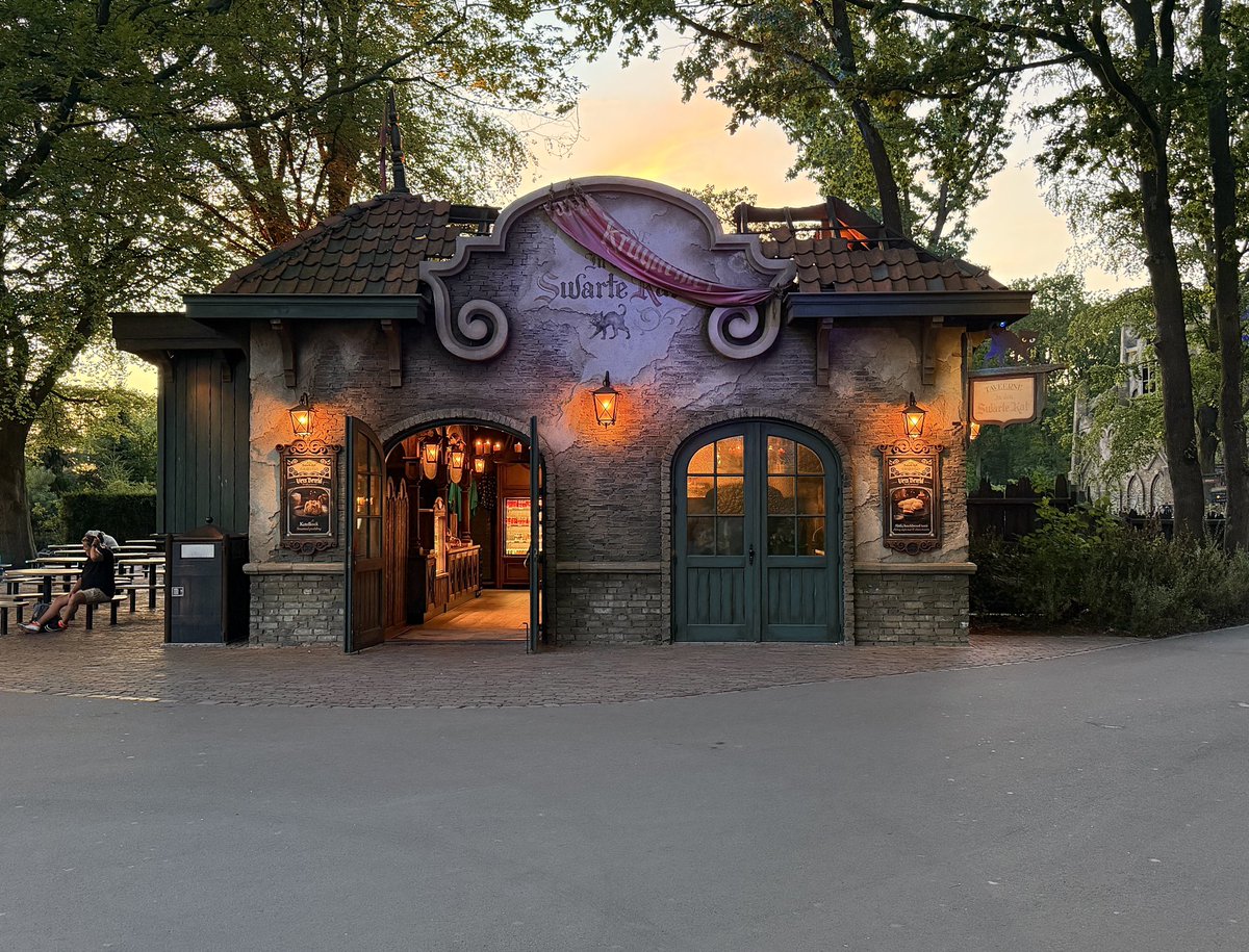 TimTimeTwit's tweet photo. Op een zomeravond in 2026 #Efteling #InDenSwarteKat https://t.co/8y3VqnMf2x