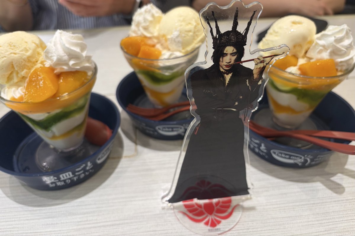 hanegocoro's tweet photo. お友達ナビゲートありがとうございます。
マチソワ間お寿司でデザートまでガッツリいただき過ぎ😁 https://t.co/NWXzn9DxeG