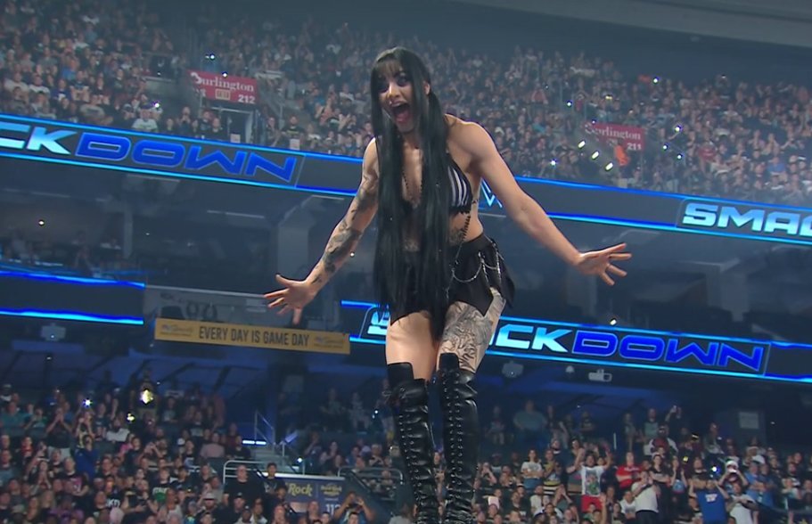 AcervoWWBR's tweet photo. TATUM PAXLEY ESTÁ NO SMACKDOWN 🚨!!!

#SmackDown https://t.co/dBpB93d5v2