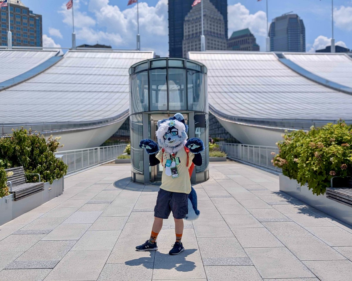 kohiwah's tweet photo. missing anthrocon this #fursuitfriday 🩵💙 https://t.co/Ycrj7ZTVv2