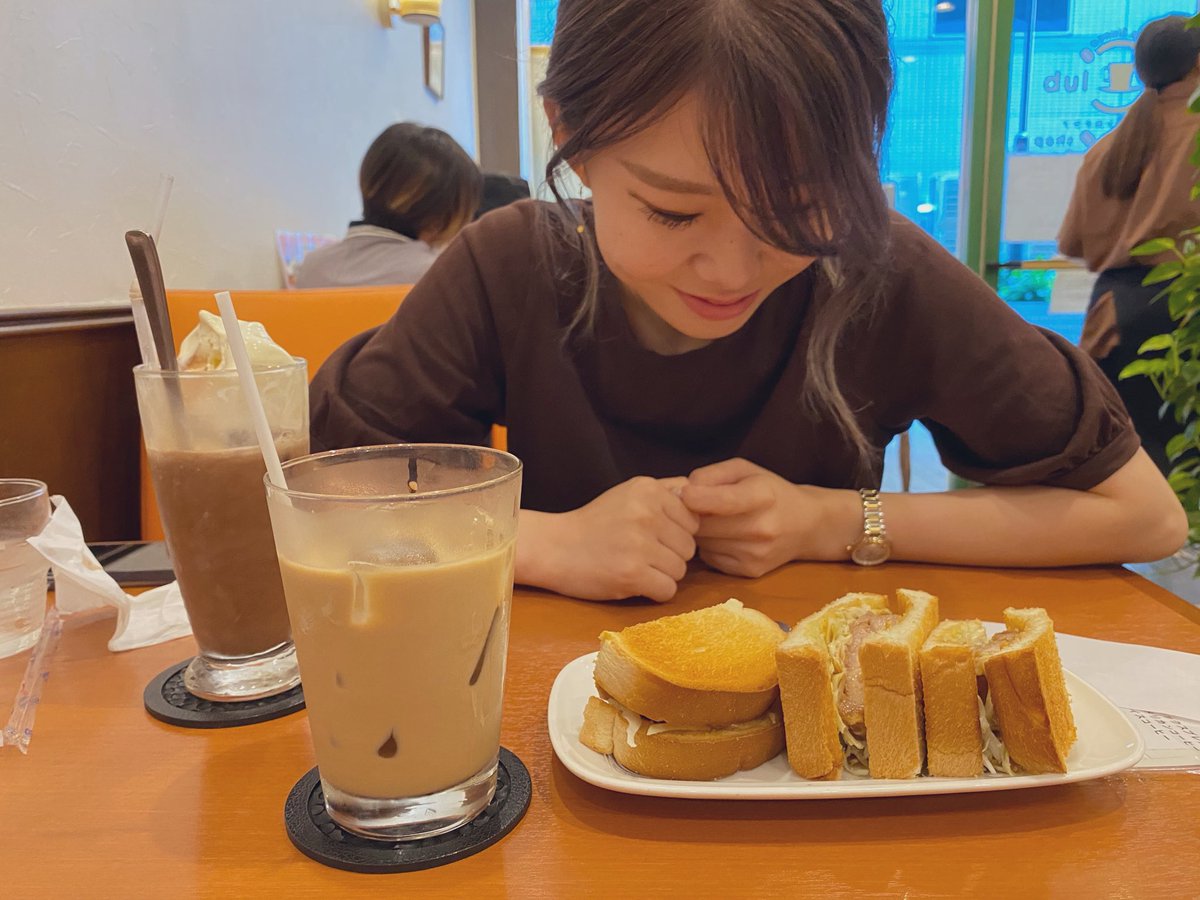 As_lash10's tweet photo. パンと朝ギャル https://t.co/1DBNVStK3k