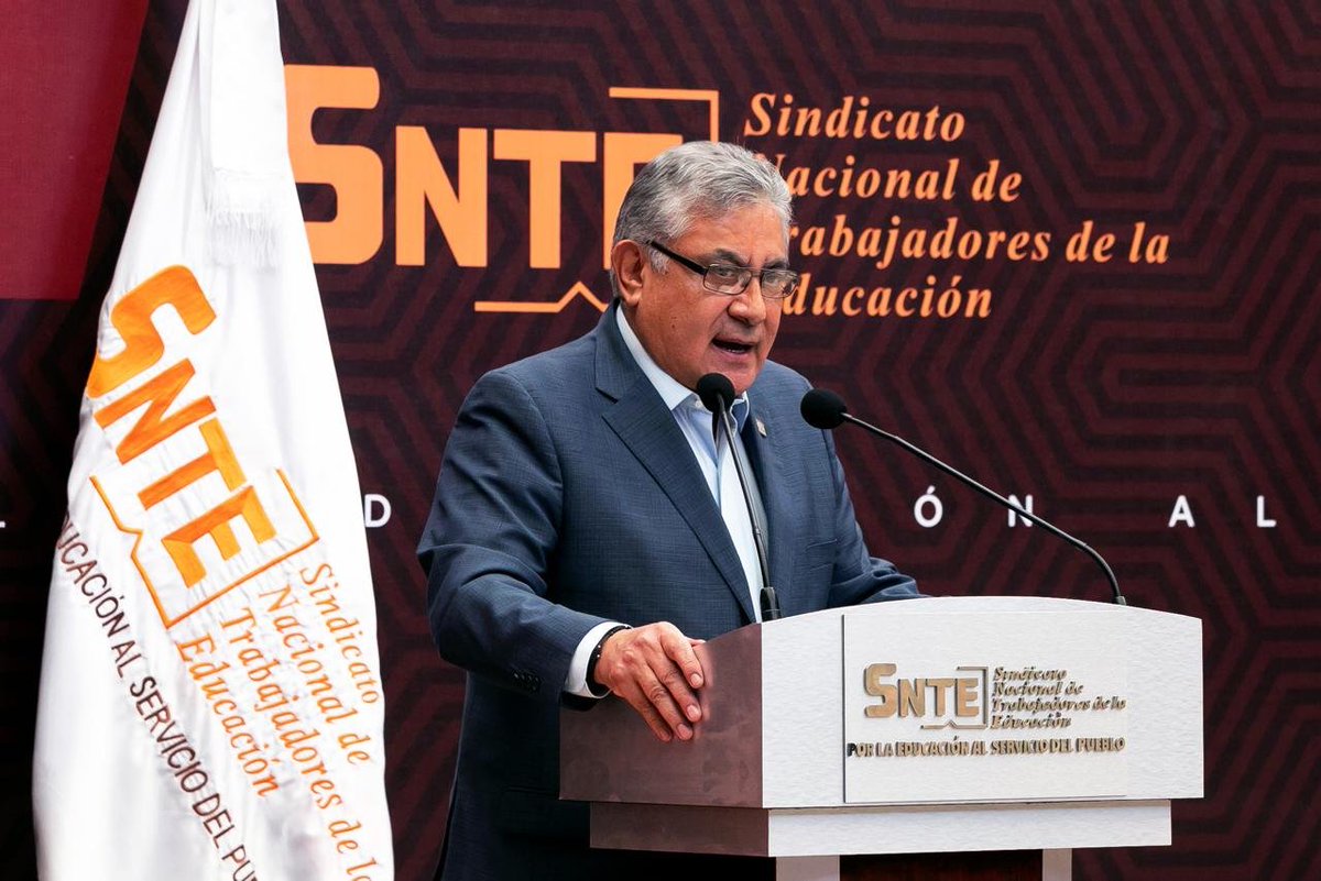 RamirezMiguel64's tweet photo. 👉 El magisterio actúa con ética, profesionalismo y un profundo compromiso con la educación. Generalizar conductas indebidas agravia a quienes, con su trabajo diario, dignifican la noble tarea de enseñar. Nuestro reconocimiento y respaldo. #SNTE https://t.co/vyobR30WTe