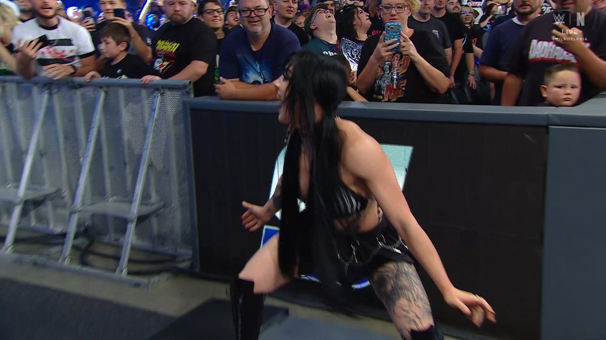 EliteClubS0B's tweet photo. 🚨 TATUM PAXLEY HAS ARRIVED 🚨

ALEXA BLISS JUST RETURNED AND BROUGHT OUT TATUM PAXLEY WITH HER! 🤯🔥

#SmackDown https://t.co/4SAUG9HZ5Q