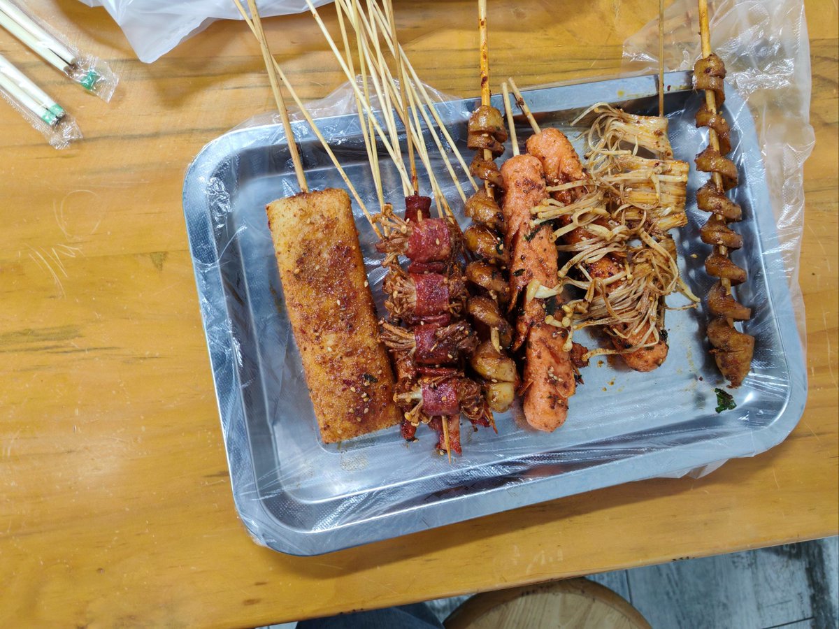 Ceiro1075's tweet photo. Tried the golden crispy fried skewers by the street tonight! Hot, tasty and totally hit the spot for a late-night snack. https://t.co/1dHv7kqz6e