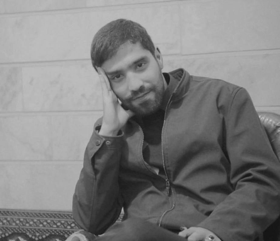 m___rostami's tweet photo. خیر نبینن حسودا 
قد و بالات نظر خورد...💔
#شهید_حمیدرضا_رجب_زاده https://t.co/DDWr9u2TxB