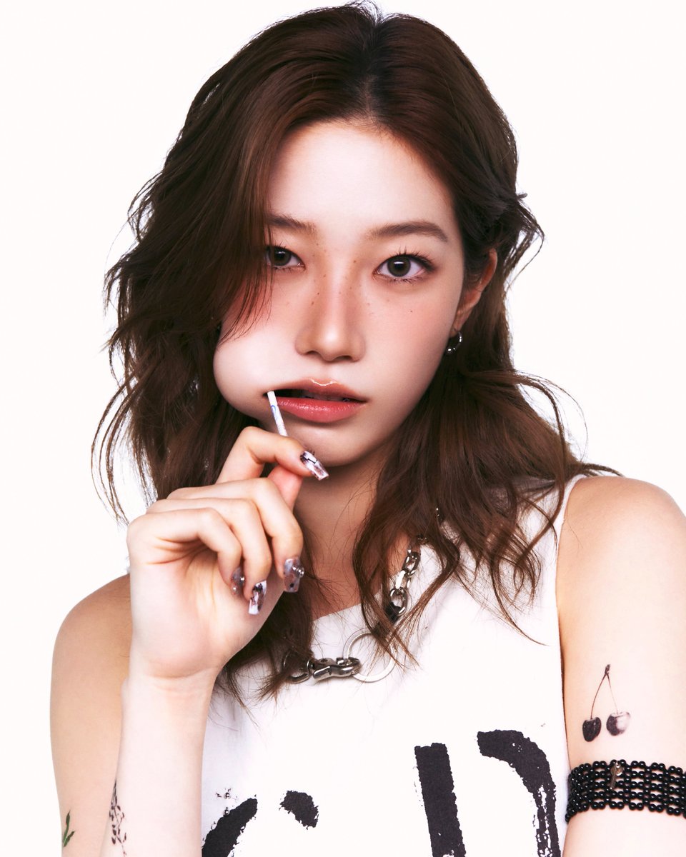 TOP100KPOP's tweet photo. Happy 23rd birthday to KAZUHA from LE SSERAFIM! 🥳🎉 https://t.co/z5ni15SlSZ