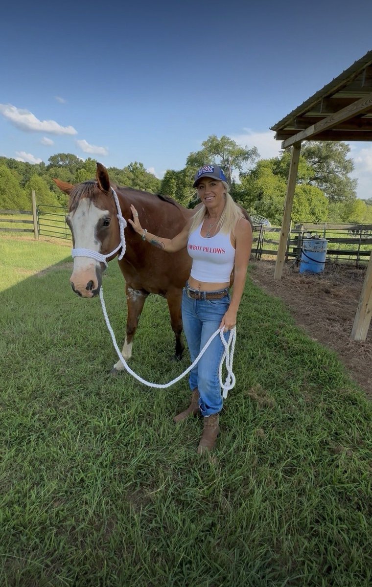 BarbeeAndBruce's tweet photo. My buddy and me❤️🐴❤️ https://t.co/h0inr60EcG