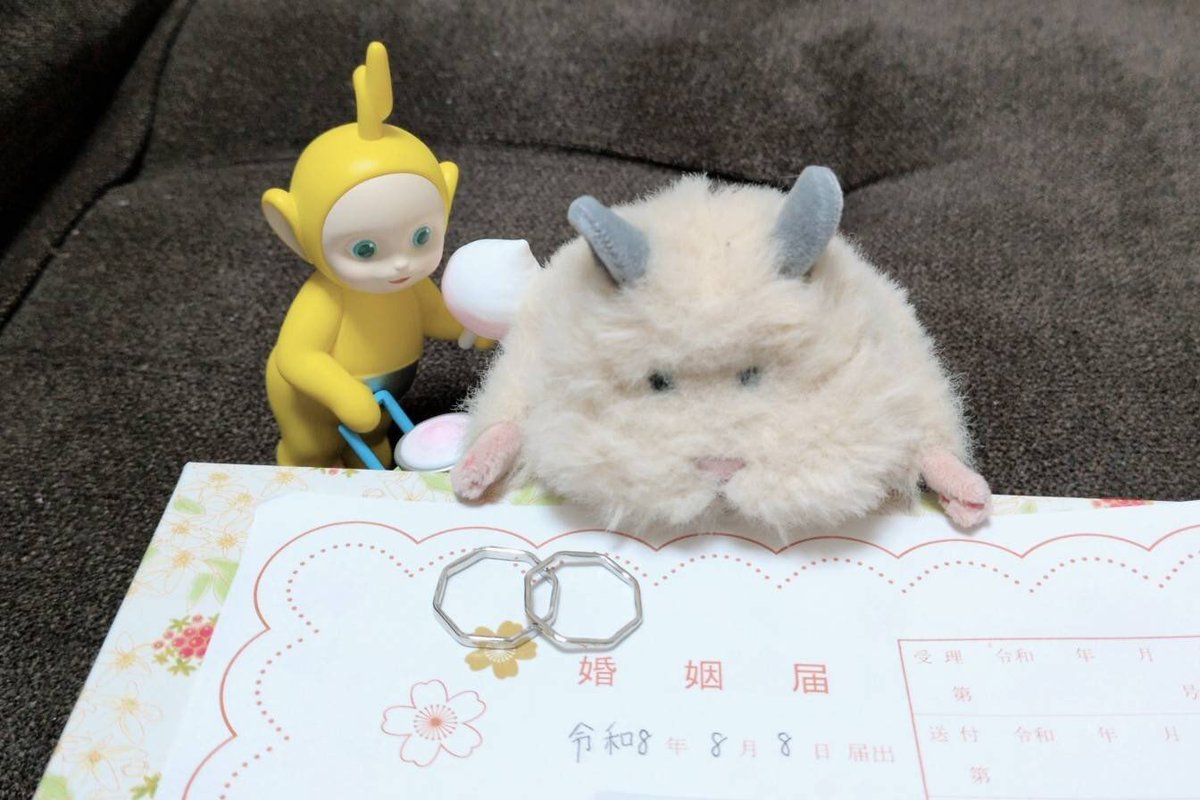 HeziSound's tweet photo. この度ﾓﾝﾁｪｰﾈさん(@MON_CENE )と「結婚」なるものをさせて頂きました。
養う家族が増えました。お仕事ください。 https://t.co/cA8gAvmCkD