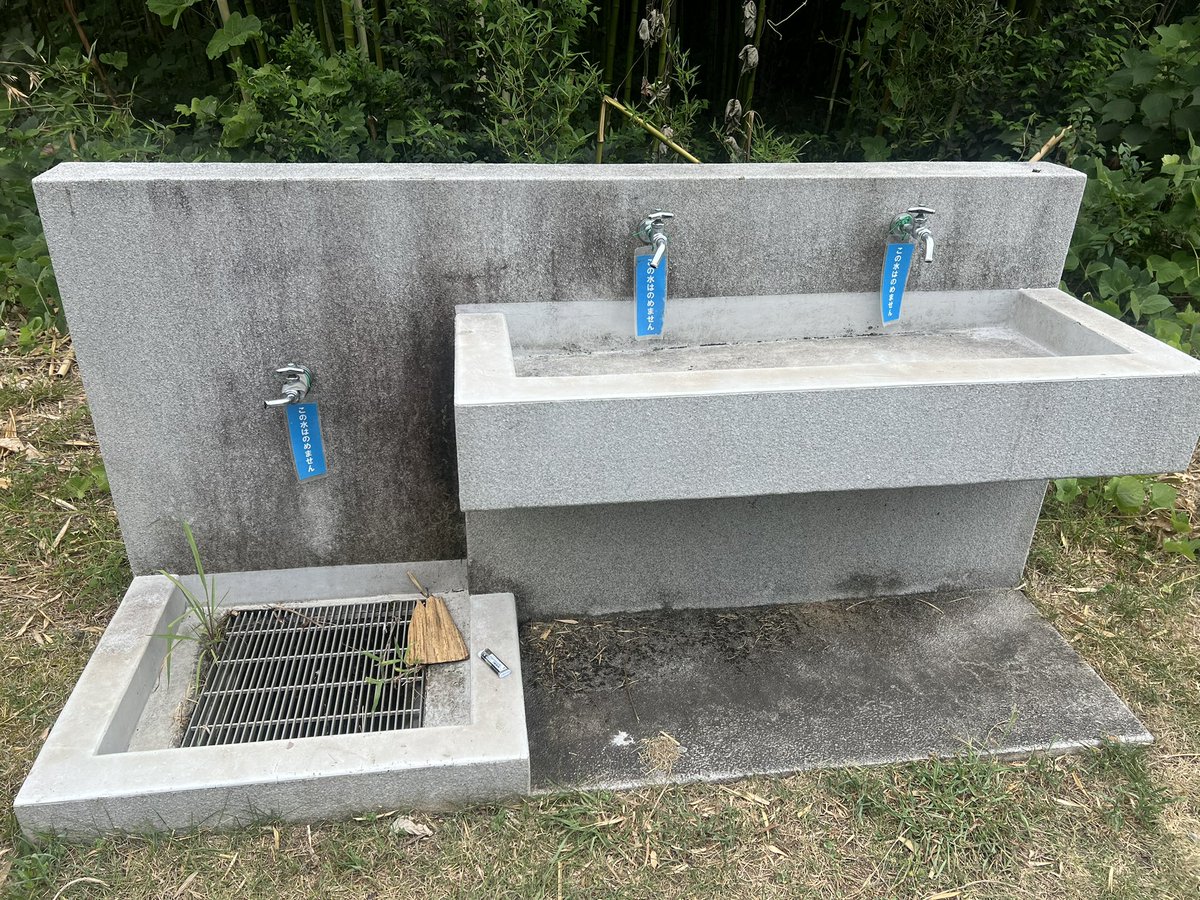 paradingonta's tweet photo. 運動不足解消のために歩き始めて２時間、給水＆休憩ポイントに到着 https://t.co/Fn2S5pAkWL