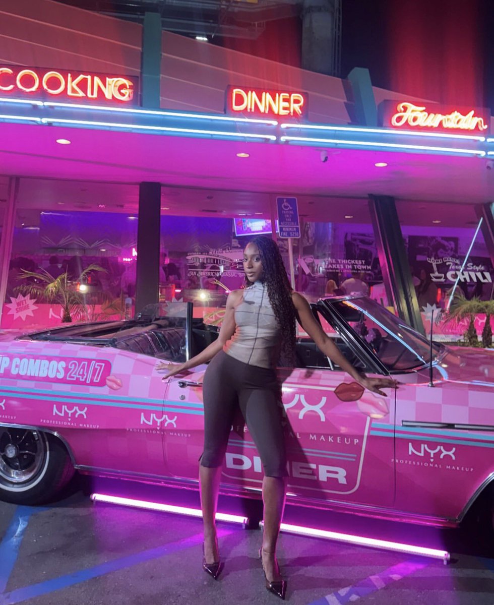 NormaniUpdate's tweet photo. Normani attends the NYX diner in Los Angeles https://t.co/DITu7HQcAX