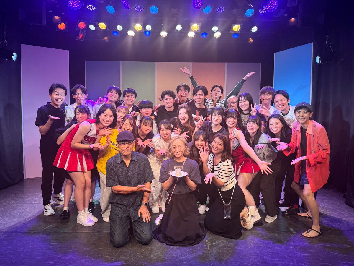 yoshiyaaaaaaaz's tweet photo. へなちょこヴィーナス！！！

初日ご観劇頂きありがとうございました！

主演　小森香乃さん
現役平成ギャル　西家貴絵さん
お二人のバースデーラッシュで幕を開けたこの座組！！

今日は2公演目！！

皆様の日々にエールを送ります！！

GO！！ヴィーナス！！！ https://t.co/myzq2gX6pA