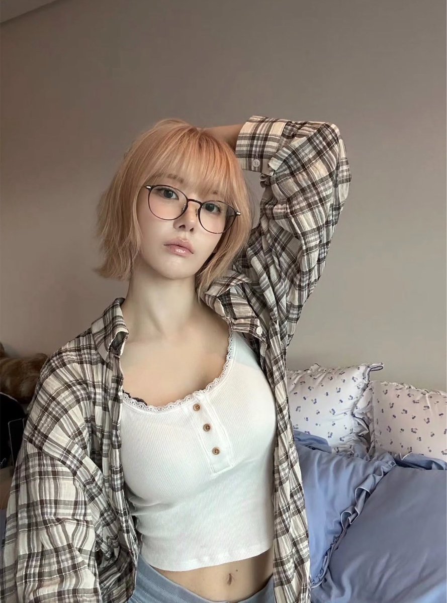 mugicara's tweet photo. like congrats to her girlfriend https://t.co/6QDmIhLgHH