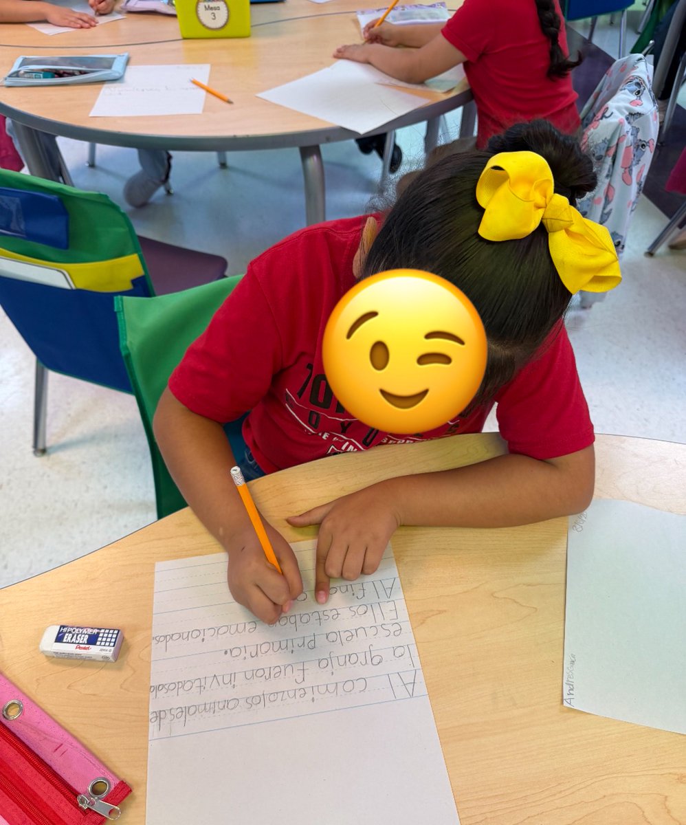 LRojo_21's tweet photo. ¡Qué hermoso es ver an mis estudiantes de primer grado poniendo en práctica sus estrategias de escritura!
How beautiful it is to see my first-grade students putting their writing strategies into practice! 📝❤️ https://t.co/6CDr8oNqLn