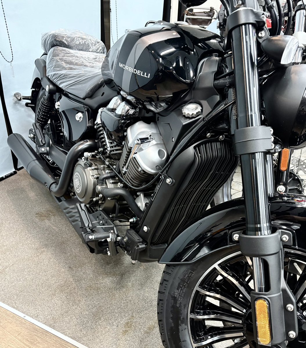 chronicle521's tweet photo. お待たせしました🙇‍♀️
ご納車待ちのモルビデリC252Vが続々と入荷❗️
ズラ〜ッと並んでます🫪

そして在庫切れしていたベンダも入荷しました❗️
ブラック、シルバーの現車を確認できます👍

ぜひぜひ見に来てください😆

#MORBIDELL #BENDA https://t.co/AhOm8UhvQh