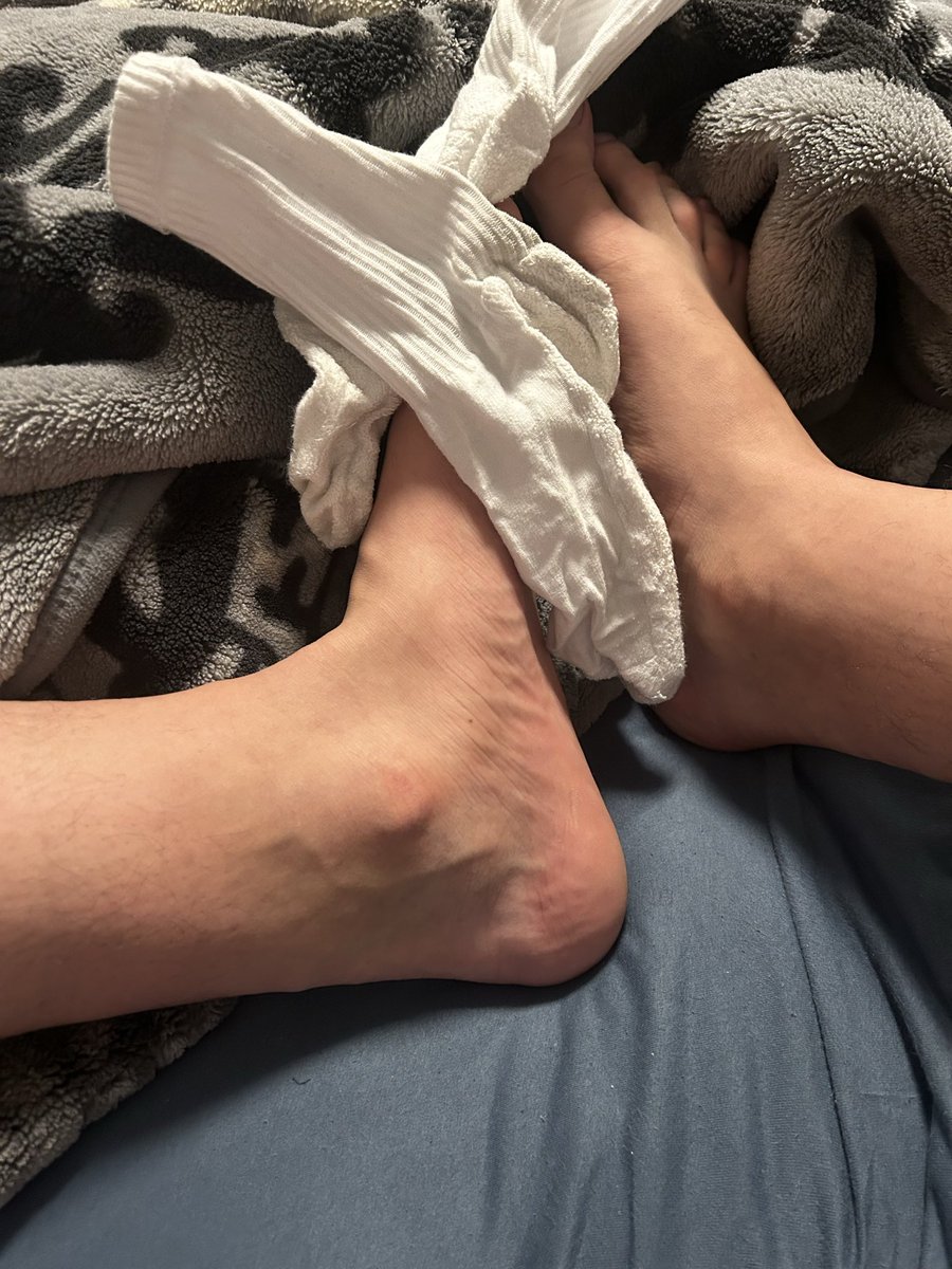 J291a's tweet photo. #gsy #feet #sweaty

Meine Füße sind nach dem Tag schon sehr durch 🥵 https://t.co/HXq1uEmlOn