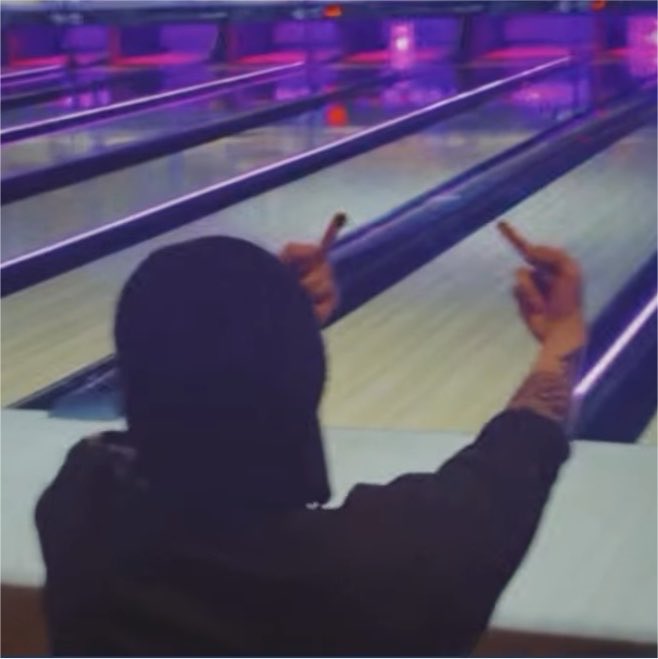 servcuntmin's tweet photo. i don’t know guys i think jungkook might hate losing at bowling but idk. https://t.co/q3xIAmGmw5