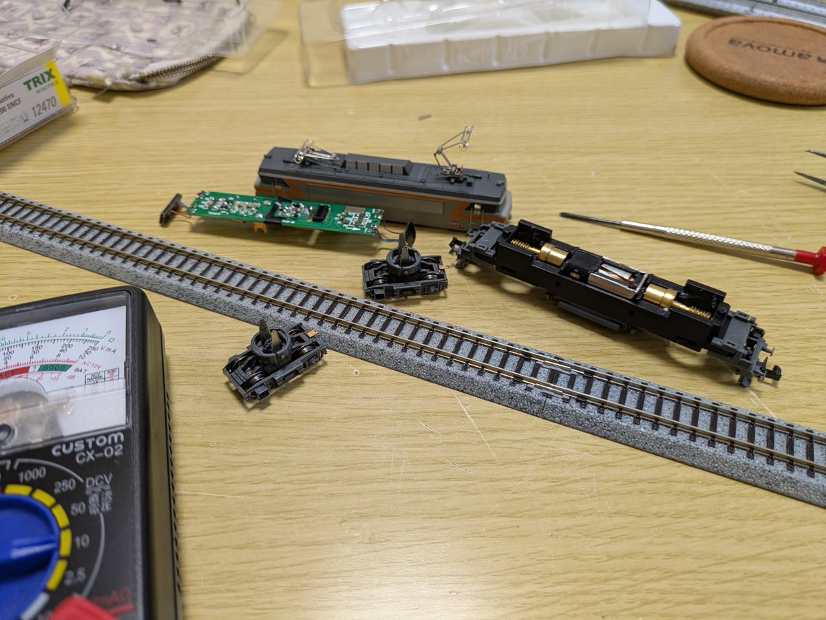 TomohiroUrano's tweet photo. ライトは点くけど
動きません

#trix
#minitrix
#BB7200
#bb7200sncf
#sncf https://t.co/2R2pxqn5Er