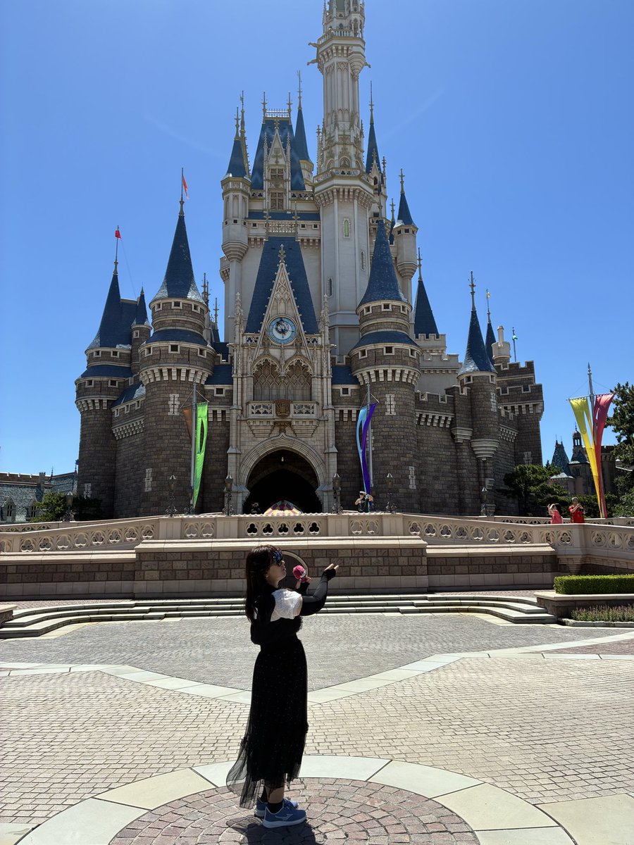 _nanashi_004's tweet photo. 人生初めてのディズニーランド！ https://t.co/1PMSZCnUYm