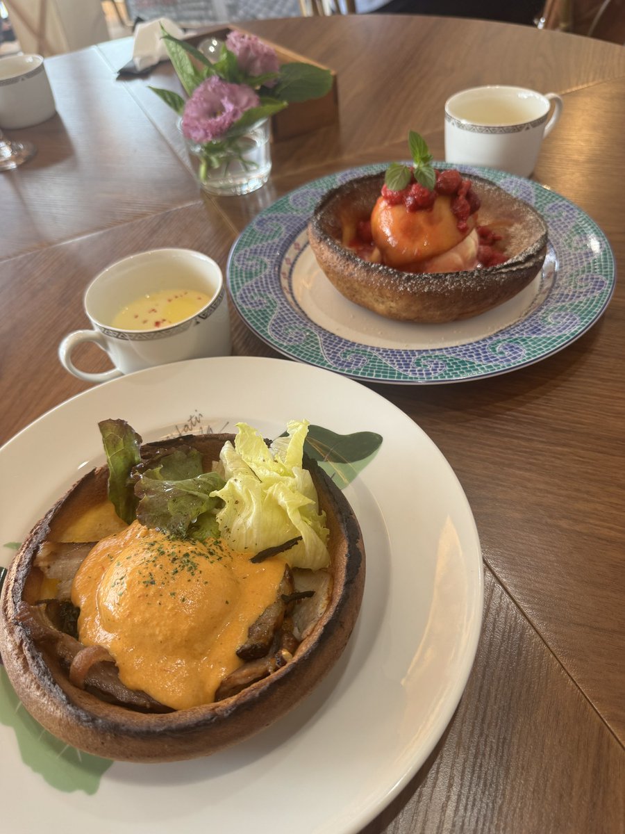 oshigeton's tweet photo. 毎週カツアゲにくる娘との
ちょっと遅めの優雅な朝食🤤
エッグベネディクトのなんちゃら

(ダ、ダイエット継続中w) https://t.co/qiStLq0Gxz