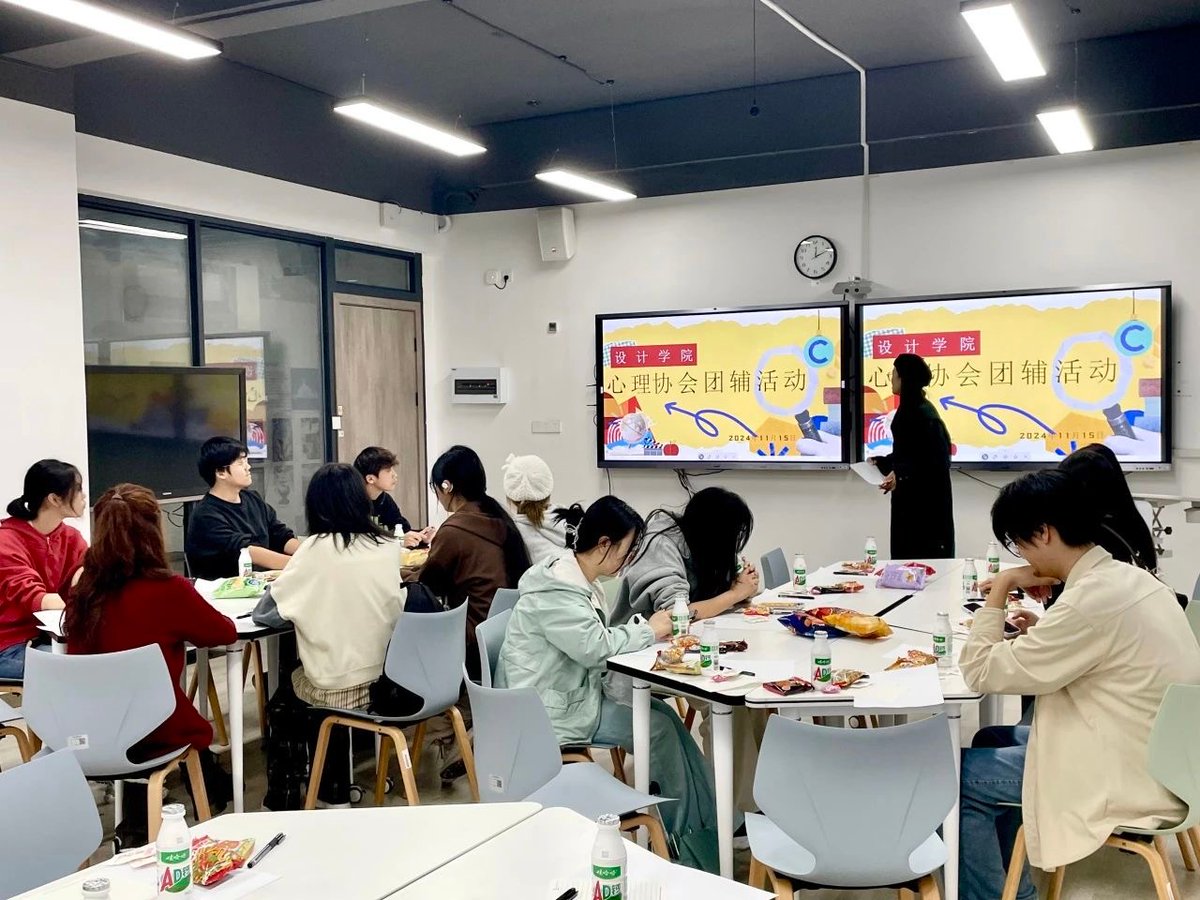 dl_wlzn's tweet photo. 【小组协作小确幸】今天和伙伴们脑暴到凌晨，从创意落地到细节打磨，每一个idea碰撞都超燃！一起加油，向目标冲鸭 https://t.co/J4OzClspMw
