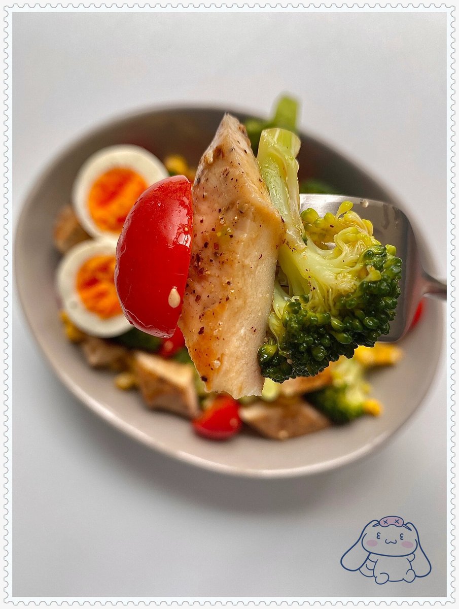 mattardis's tweet photo. Simple and tasty fat-loss meal: grilled chicken breast + quinoa + roasted broccoli. High protein, balanced macros, perfect for your fitness journey! https://t.co/LTCbz19gMG