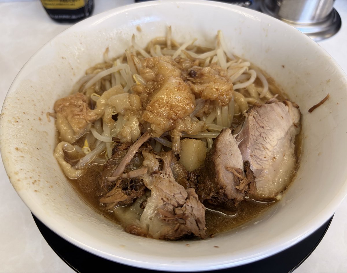 honetsuru0223's tweet photo. ラーメン豚ヒロ   ＠鶴ヶ島
ラーメンミニ  野菜少なめ 脂 カラメ https://t.co/C6OY7pSvdO
