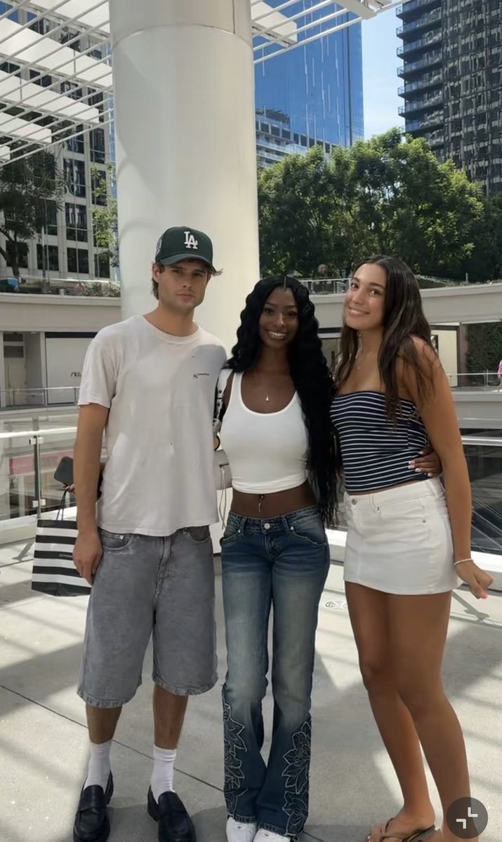 _Trinitycrave's tweet photo. Trinity and Bryce with a fan in LA https://t.co/Dj5HVYuuSB