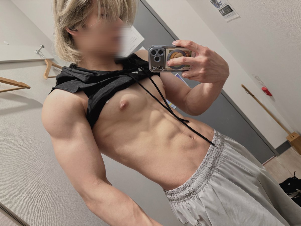 kennonichijou's tweet photo. 紐付きパーカー https://t.co/QPgehqGUAU