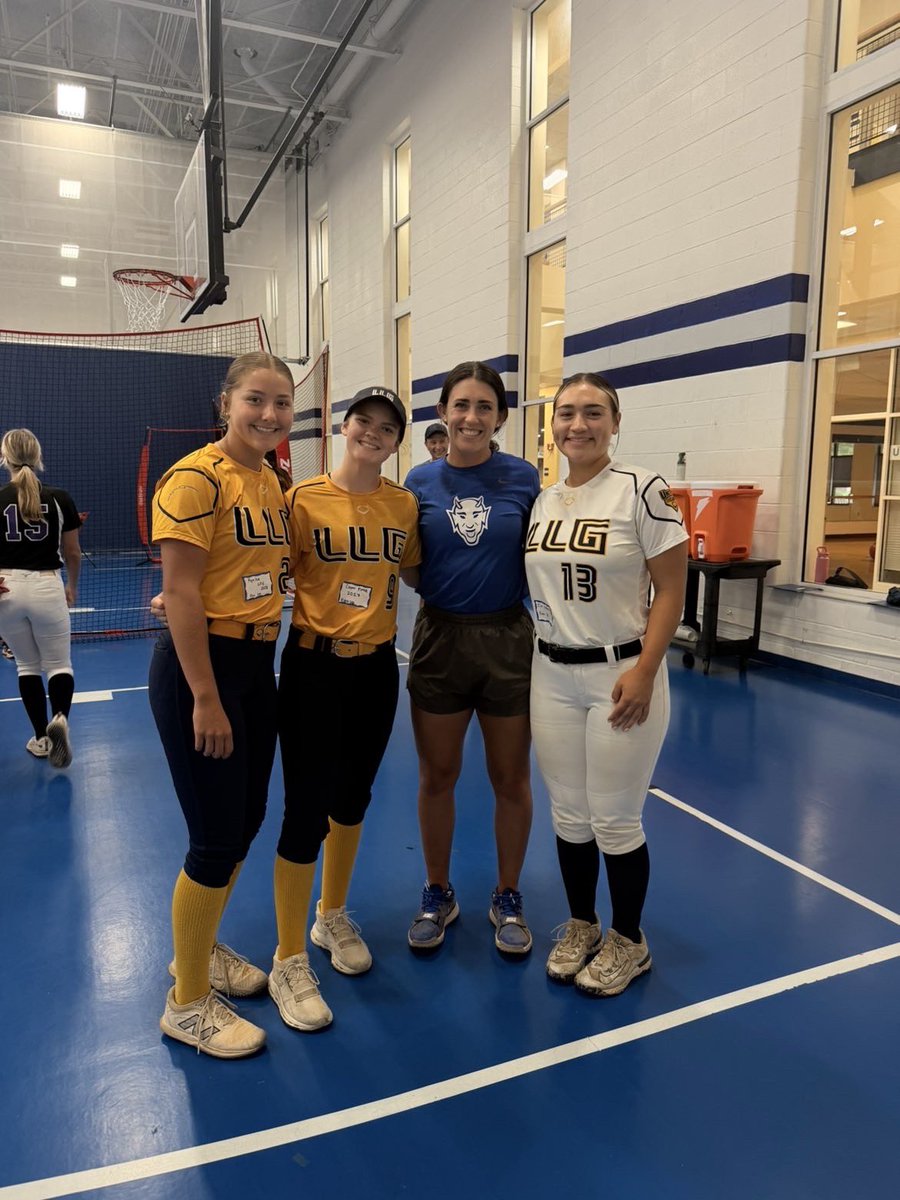 CapriFirtz_09's tweet photo. Fall = Camp season! 🔥🏕️

Thank you to every coach at the Batten softball camp earlier this week. I had a great time and learned so many new things that will help improve my game! 

@Marlin_Softball @SarahCoonn @UVASoftball @grayskye26 @DukeSOFTBALL @CofCSoftball @LLG_Premier_VA https://t.co/wO8WHsPgzg